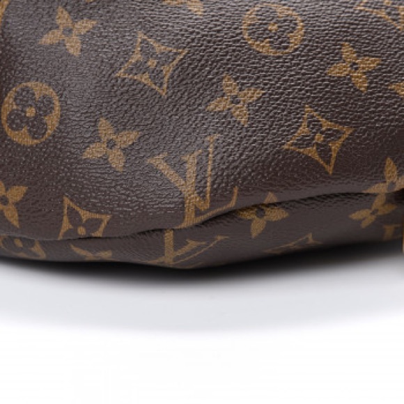 ‼️SOLD‼️ LOUIS VUITTON MONOGRAM BUMBAG - Picture 8 of 8